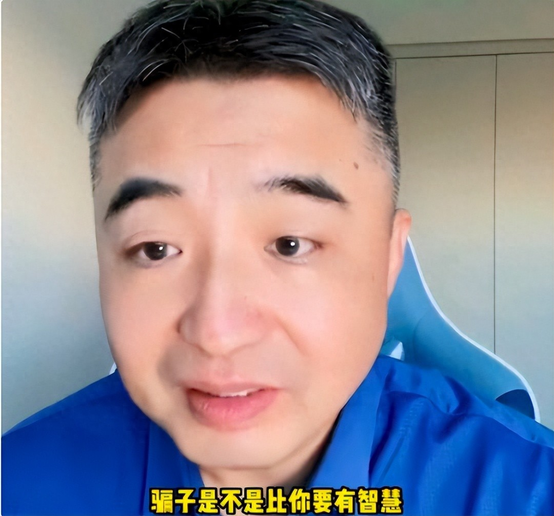 开云体育下载-大师靠“美国崩溃论”卷走百亿，跑路美国后，痛骂中国人